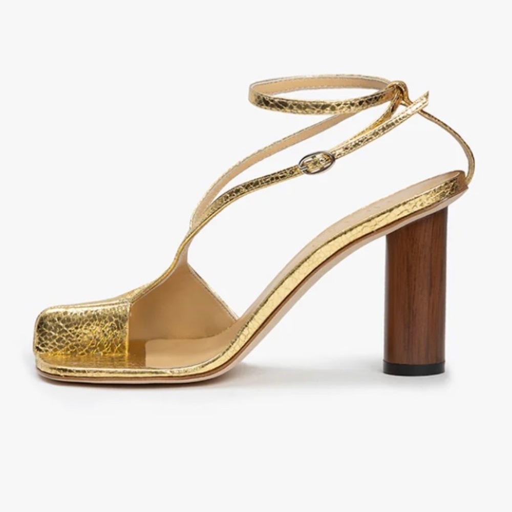 A.W.A.K.E. Mode Christine Shoes in Gold